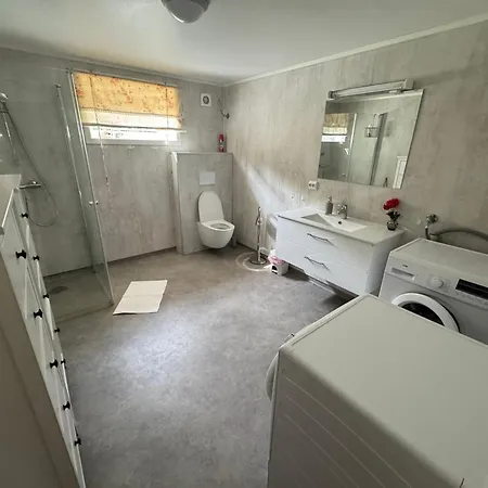 Sentralt Apartment Vestvagoy